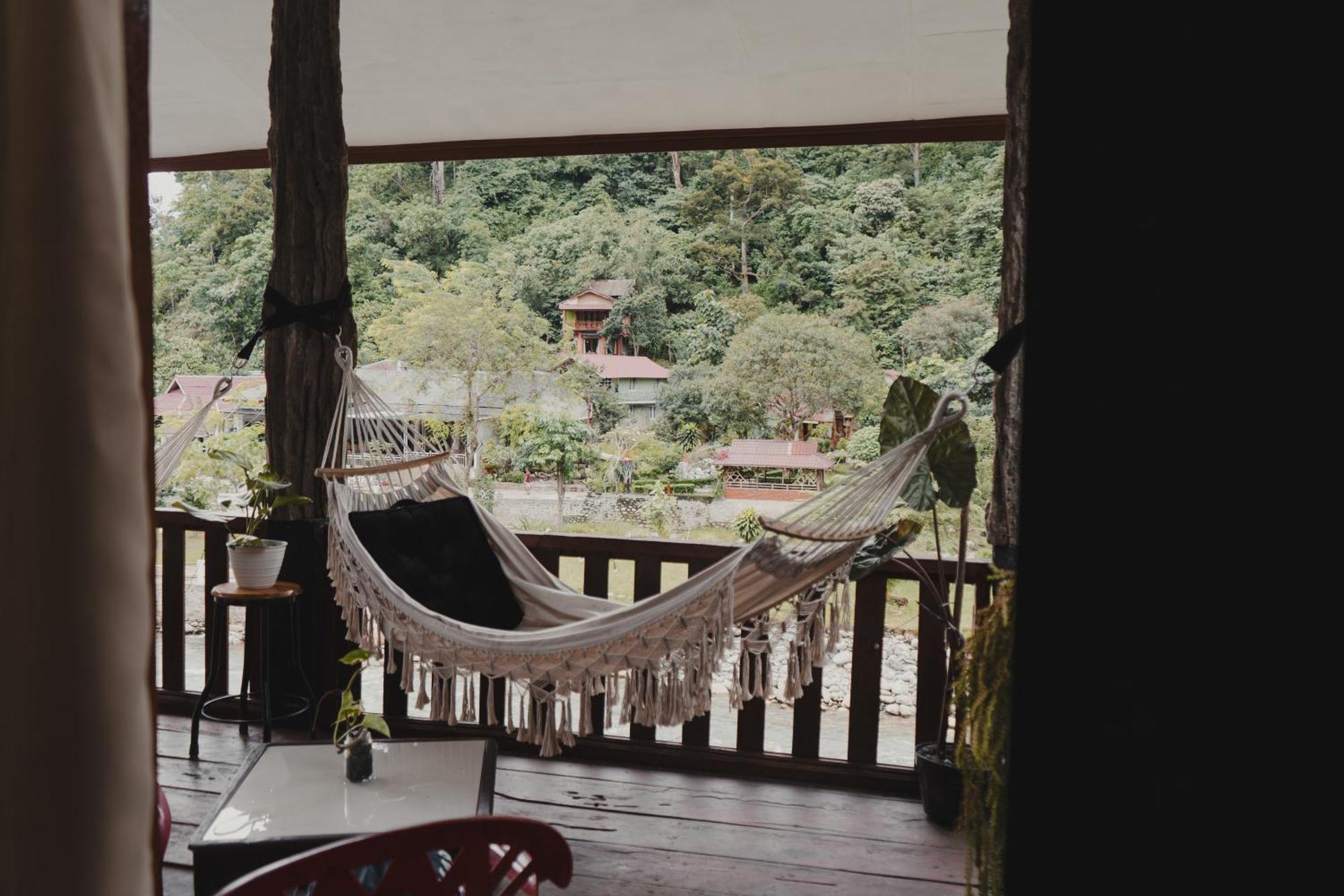 Hotel Charlys Little House Bukit Lawang Exterior foto