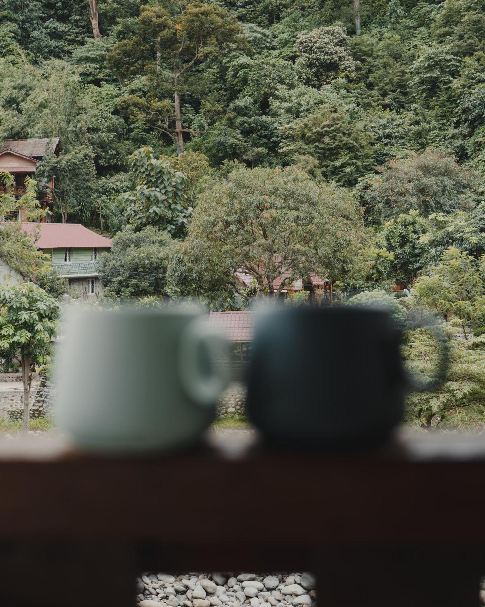 Hotel Charlys Little House Bukit Lawang Exterior foto