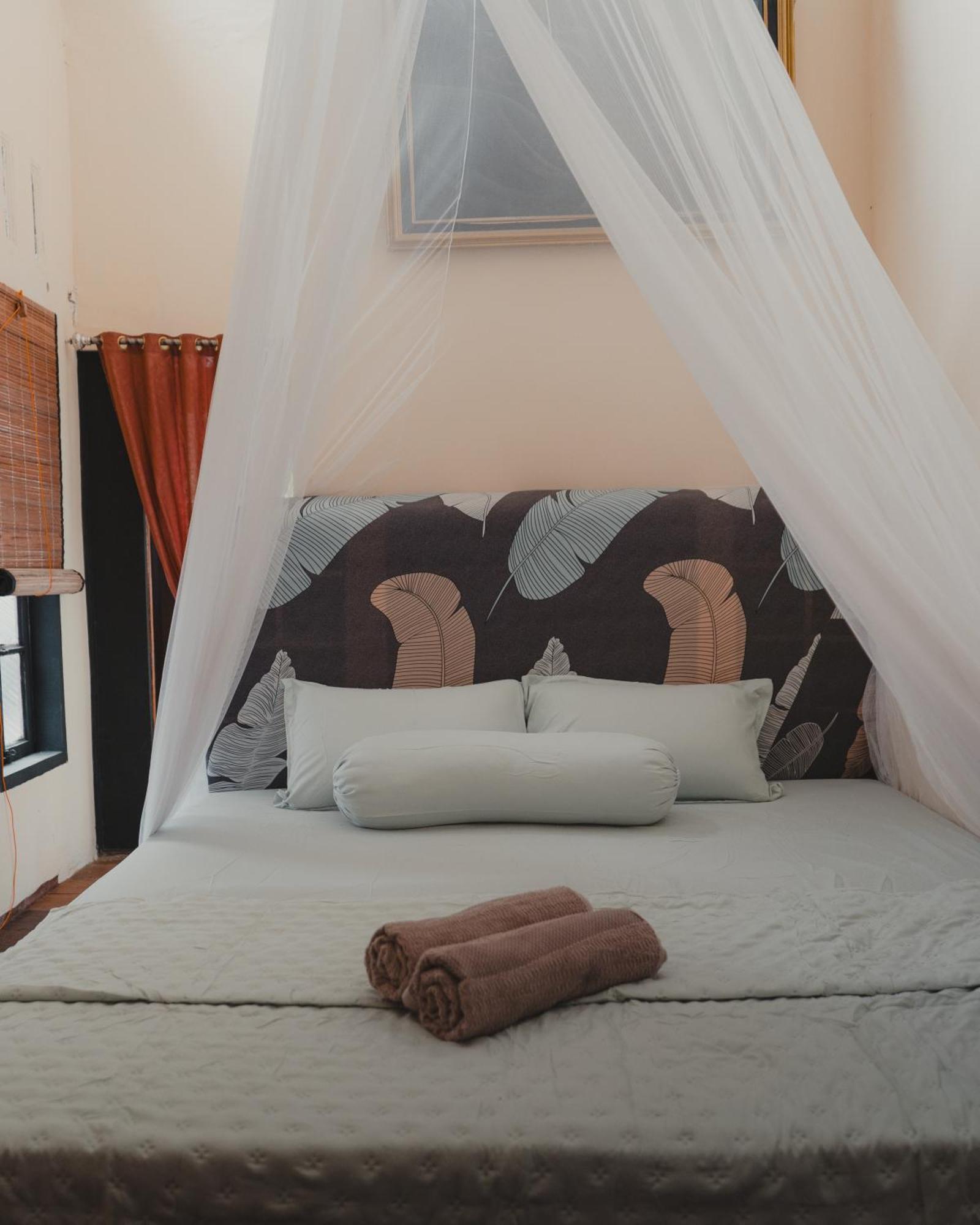 Hotel Charlys Little House Bukit Lawang Exterior foto